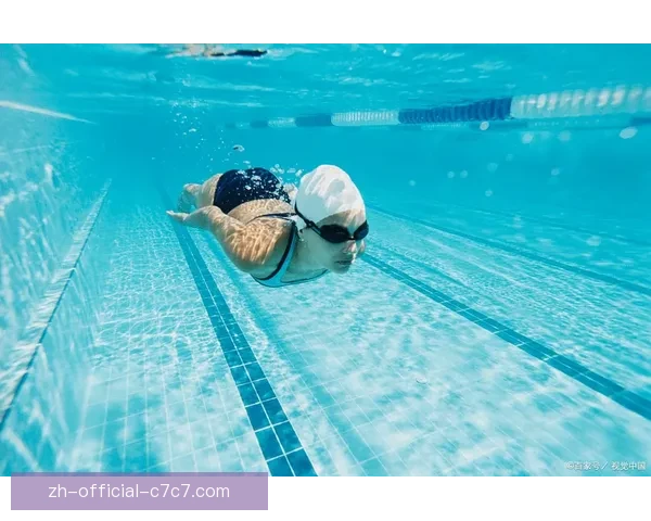 游泳技巧大揭秘：轻松掌握水性，畅游泳池无阻碍
